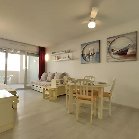 2 Pieces Avec Terrasse, Piscine, Parking A 5 Min De La - 4 Couchages - Fr-1-252-158