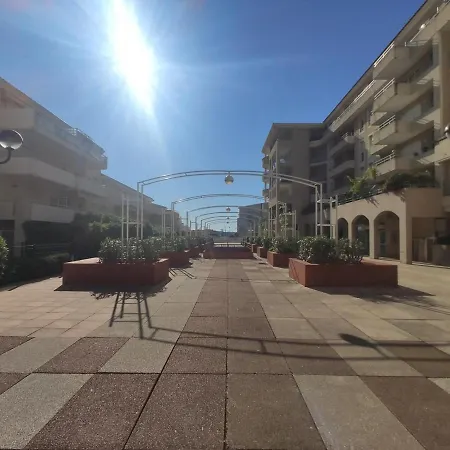 Apartment 2 Pieces Avec Terrasse, Piscine, Parking A 5 Min De La - 4 Couchages - Fr-1-252-158 *